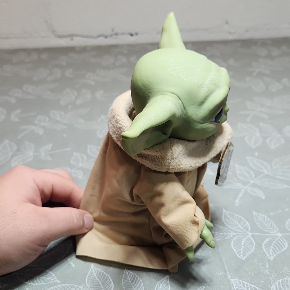 Hasbro Yoda Talking Plushie - Picture 5 of 6